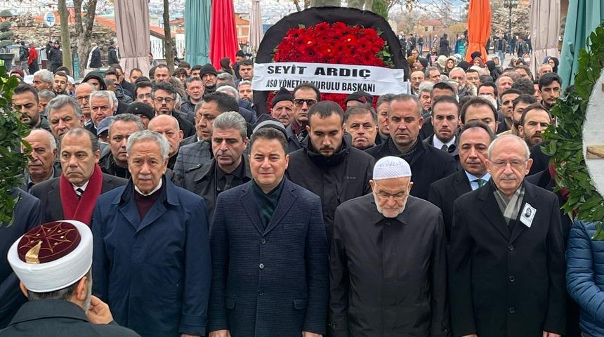 Ali Babacan'ın annesi, son yolculuğuna uğurlandı! 