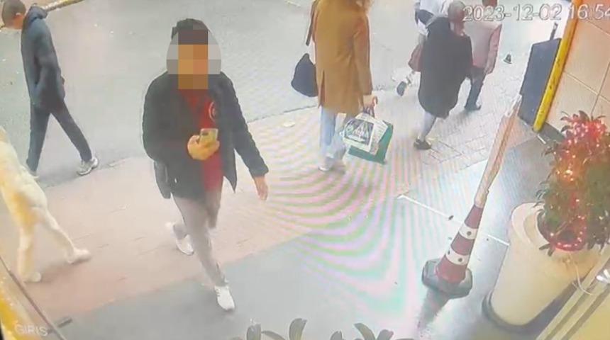 Taksim'deki seyyar tezgahtan Milli Piyango yılbaşı biletlerini çaldı! Otelde biletleri incelerken yakalandı