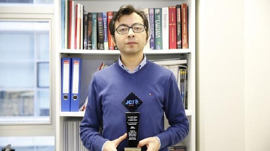 Dr. Toy, “Türkiye’nin 10 Başarılı Genç İnsanı” arasında gösterildi