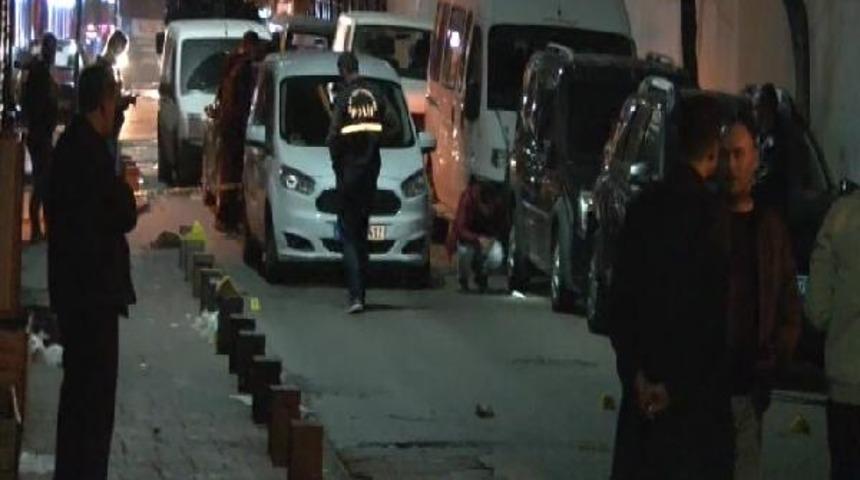 Beyoğlu'nda bir araçtan rastgele ateş açıldı; 4 yaralı
