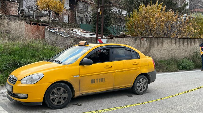 Kan donduran vahşet! Takside boğazını keserek katletti