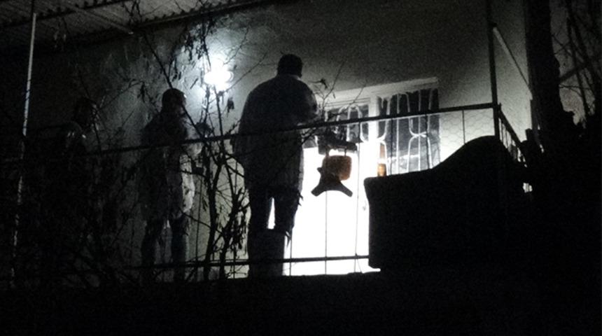 Ziyarete gelen ailesi b&uuml;y&uuml;k şok yaşadı! Tavana asılı halde bulundu