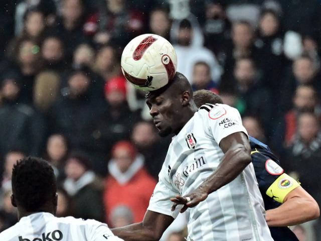 Beşiktaş Fenerbahçe derbisi oynanırken tehdit mesajları aldı!