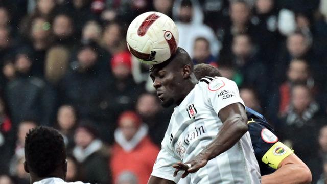 Beşiktaş Fenerbahçe derbisi oynanırken tehdit mesajları aldı!