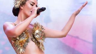 Sahnede fenalaştı! Simge Sağın apar topar hastaneye kaldırıldı