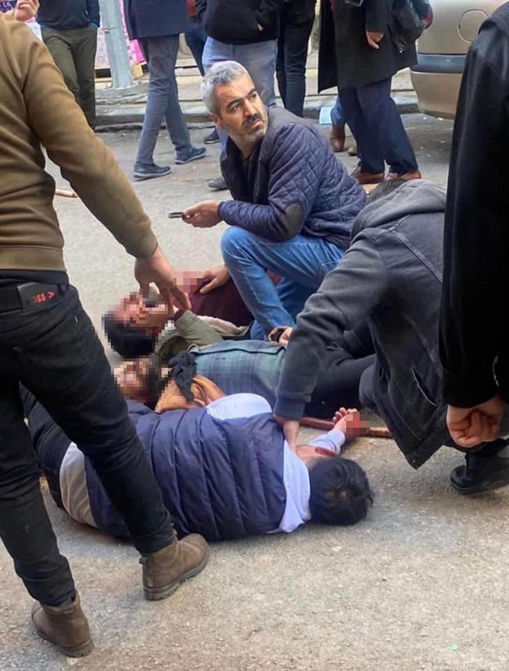 Akrabalar arasındaki kavga kanlı bitti! Sokak ortasında birbirlerine girdiler: Ölü ve yaralılar var G3