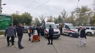 Sokak ortasında taşlı sopalı kavga! Ortalık savaş alanına döndü: 3'ü ağır, 12 yaralı