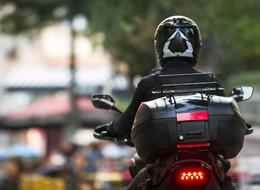 Motokuryelerle ilgili yeni düzenlemeyi Bakan Uraloğlu açıkladı: Taşıma süresi taahhüdü kalkıyor, kuryelere yetki belgesi geliyor