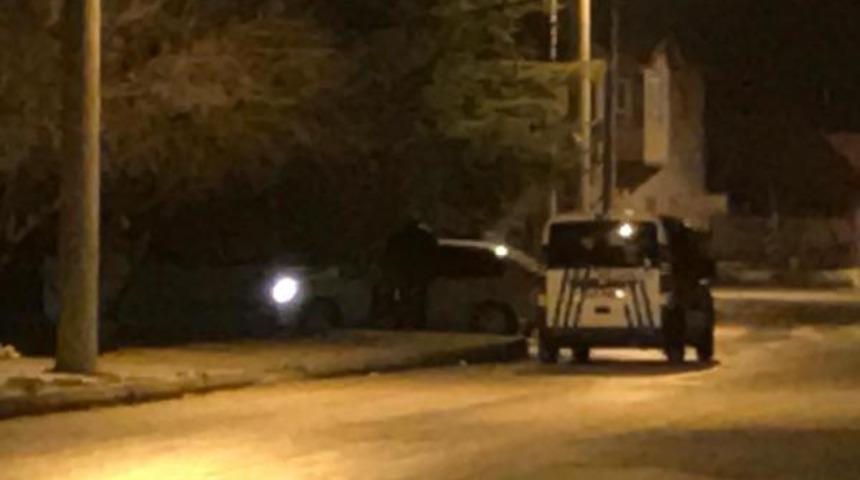 Silahlı soyguncular polisle çatışıp kaçtı