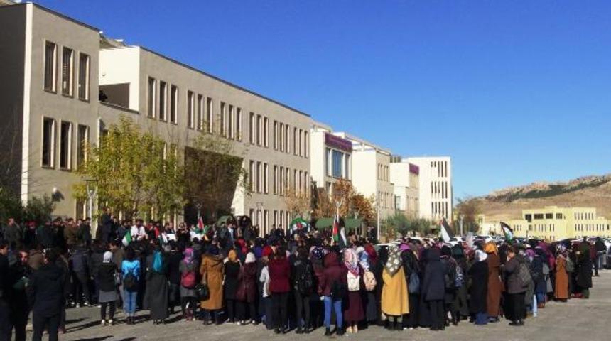 Üniversiteli gençlerden ABD'ye 4 dilde Kudüs tepkisi