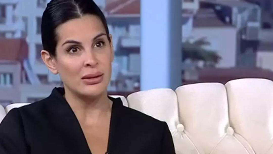 Eyl&uuml;l &Ouml;zt&uuml;rk'ten haber spikerine tepki! 'A&ccedil;ın azıcık araştırın habercilik bu mudur?'