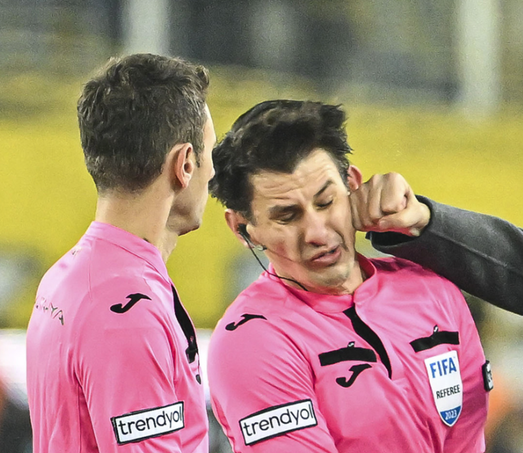 A&ccedil;ıklamalar peş peşe geldi! Hikmet Karaman, daha &ouml;nce bana da saldırmıştı dedi, Erman Toroğlu ateş p&uuml;sk&uuml;rd&uuml;: "Defolun gidin, tutuklayıp cezaevine atsınlar"