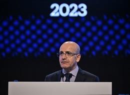 Bakan Şimşek: 2024'te büyüme zayıf seyredecek, enflasyonda düşüş sürecek