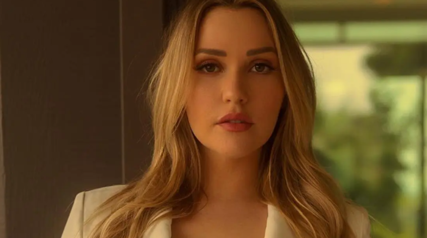 Yetişkin film yıldızı Mia Malkova'nın eski halinden eser yok şimdi! İç çamaşırıyla verdiği pozu sosyal medyadan olay oldu