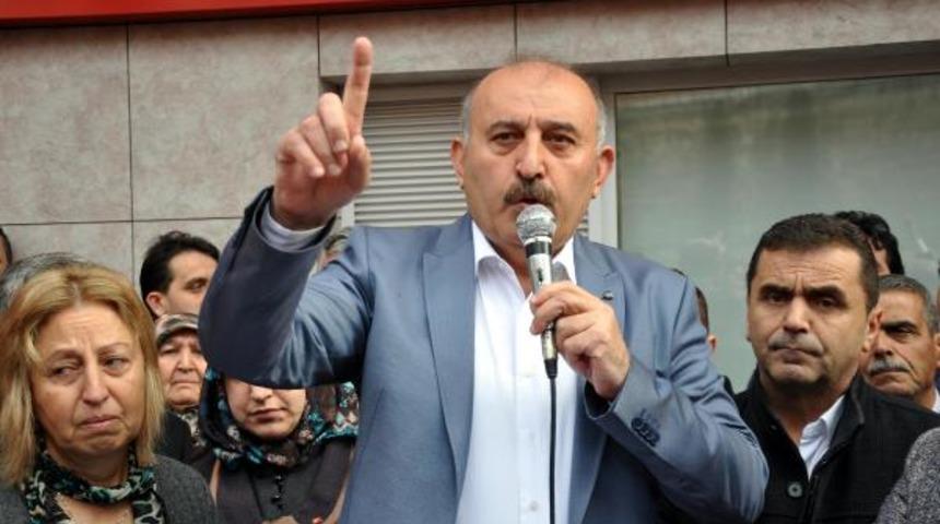 AK Parti'li Başkan, görevinden ve partisinden ağlayarak istifa etti