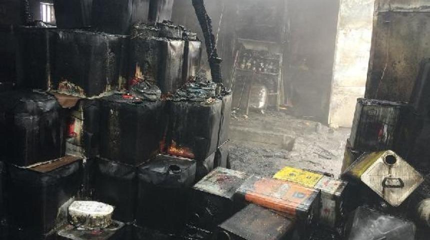 Soba patladı, işyeri küle döndü