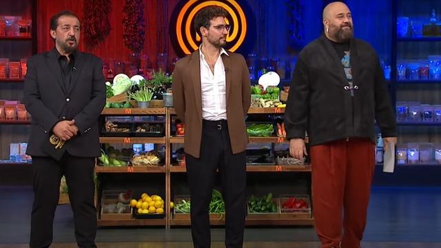 MasterChef'te gerginlik had safhada! Mehmet Şef'in önünde meydan okudu: Bak görürsün, öptürmezsem sana o elleri!