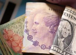 Dolar karşısında parasını yüzde 50 devalüe edecek! Arjantin'den 'peso' kararı