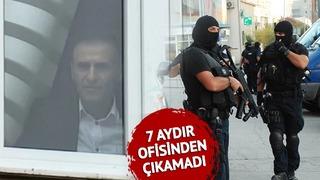 100 oy alarak belediye başkanı olan Hetemi, aylardır ofisinden çıkamadı