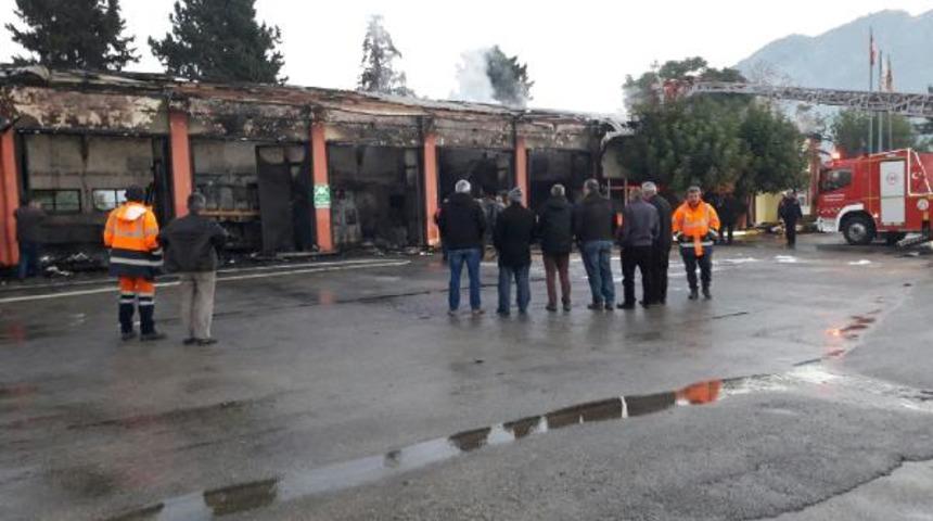 Karayolları binasındaki yangın hasara yol açtı