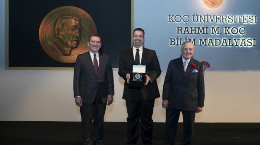 Rahmi M. Ko&ccedil; Bilim Madalyasi Prof. Dr. Daron Acemoğlu&rsquo;nun oldu