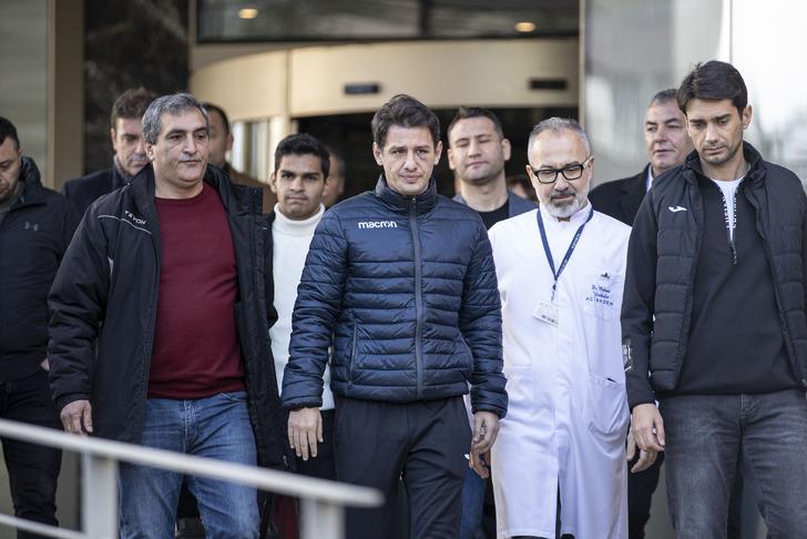 Ankaragücü Çaykur Rizespor maçı sonrası yumruklu saldırıya uğrayan Halil Umut Meler hastaneden taburcu oldu! İşte ilk görüntüler G3