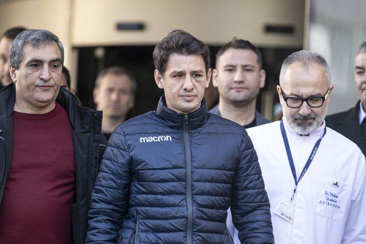 Ankaragücü Çaykur Rizespor maçı sonrası yumruklu saldırıya uğrayan Halil Umut Meler hastaneden taburcu oldu! İşte ilk görüntüler G4