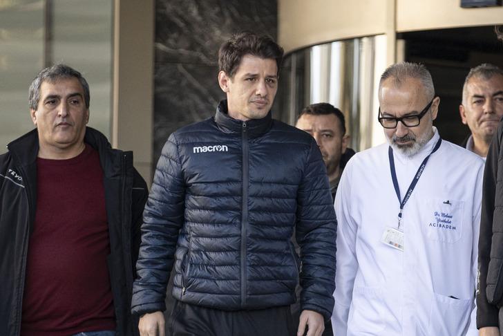 Ankaragücü Çaykur Rizespor maçı sonrası yumruklu saldırıya uğrayan Halil Umut Meler hastaneden taburcu oldu! İşte ilk görüntüler G5