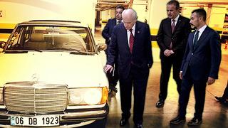Bahçeli'den klasik otomobil jesti: Milletvekiline hediye etti, plakası dikkat çekti