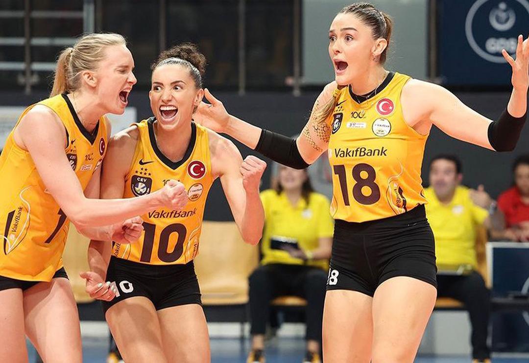 Sosyal medyanın en &ccedil;ok konuşulanı yine o oldu! Zehra G&uuml;neş D&uuml;nya Kul&uuml;pler Şampiyonası'ndaki 3-0'lık galibiyete adeta damga vurdu... "T&uuml;rk seti Zehra""