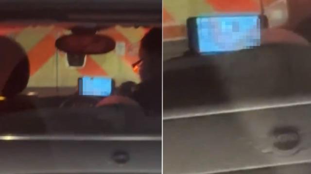 Trafikte canı sıkılan adamın hareketi görenleri şaşkına çevirdi! Direksiyon başında yetişkin filmi açıp izledi... Yakayı fena ele verdi