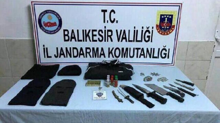 Balıkesir'de yol kesip soygun yapan 3 kişi tutuklandı