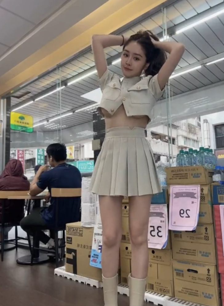 Marketin ortasında frikik verdi! Kendisini izleyen adamı canlı yayında ifşa edilince olay oldu G3