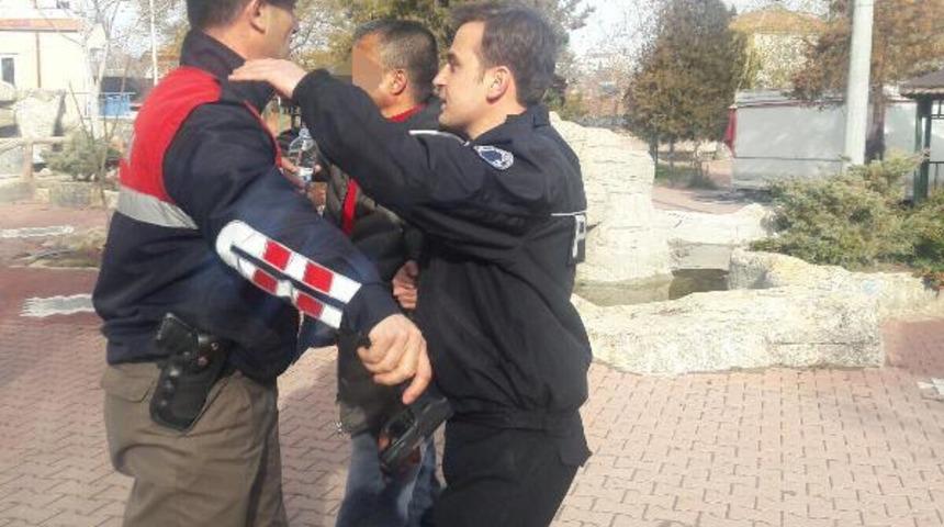 Eski eniştesini tabancayla öldürüp, intihara kalkıştı