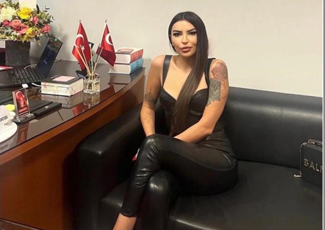 Savcının odasında pozlar veren kadın avukatın paylaşımları sosyal medyada g&uuml;ndem oldu