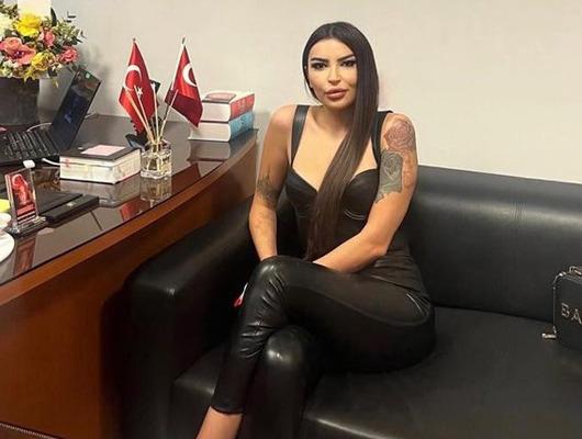 Savcının odasında pozlar veren kadın avukatın paylaşımları sosyal medyada g&uuml;ndem oldu