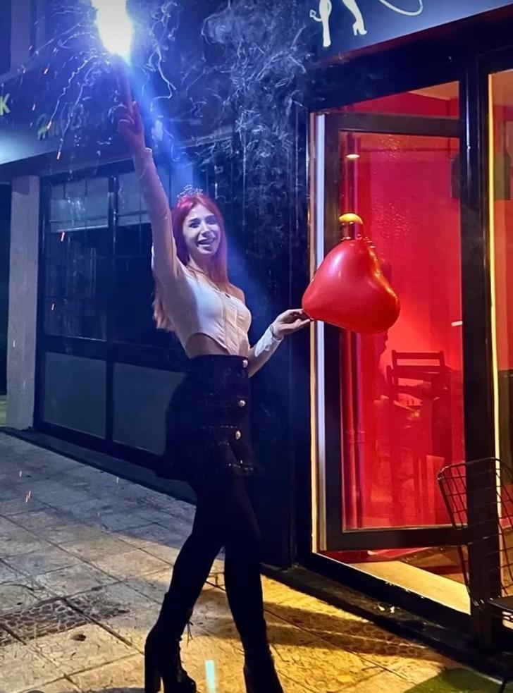 Gelin arabası gibi süslediği aracının arkasına 'Boşanıyoruz' yazdırdı! Sosyal medyada gündem oldu G3