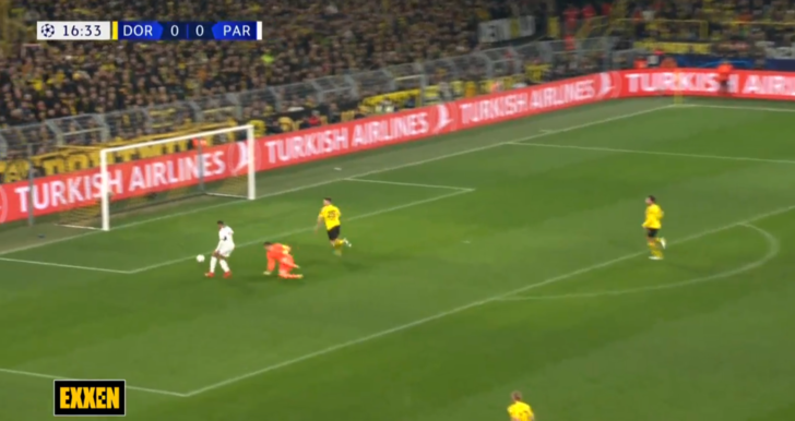 Bu arenanın adı Şampiyonlar Ligi! Mbappe'nin şutunu uçarak kurtardı, stadyum gol olmuş gibi sevindi G3