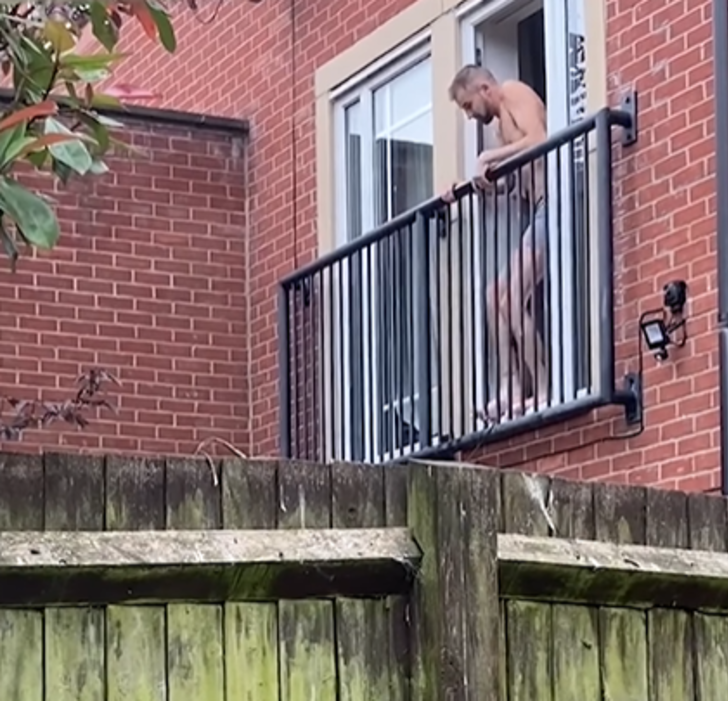 Kocası eve erken gelince tüm planları alt üst oldu! Sevgilisini balkondan kaçırmak zorunda kaldı...  O anlar sosyal medyada gündem oldu G2