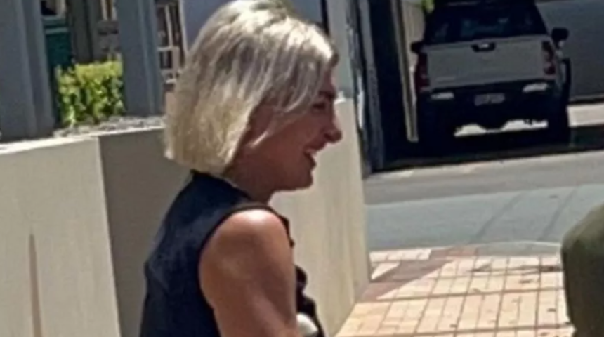 Kan donduran skandal! Evcil köpeklerini taciz eden kadını çektiği görüntüler ele verdi... Cep telefonundan çıkan görüntüler şoke etti