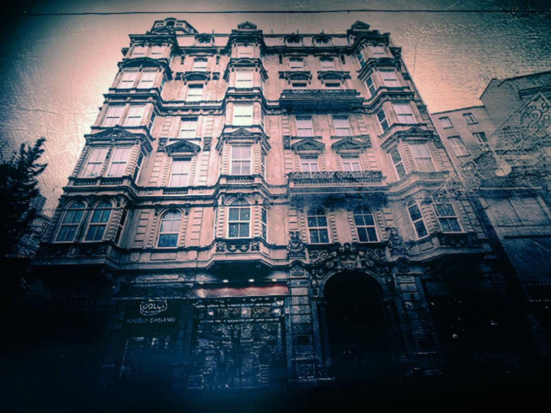 İstiklal Caddesi'ndeki 126 yıllık tarihi bina icradan satılık! 6 yıl &ouml;nce 450 milyona satılamamıştı... İşte 2023'te Rumeli Han i&ccedil;in istenen rakam