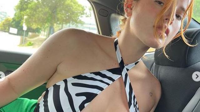 Bella Thorne aksesuarları için soyundu! Pozları sosyal medyayı salladı