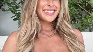 Sosyal medya fenomeni Ariella Nyssa şeffaf elbisesiyle şov yaptı! Vücut hatlarının gözükmesine aldırış etmedi