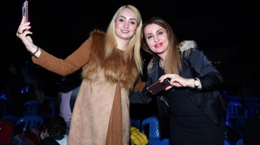 İranlı turistler Van'da Moein'in konseriyle coştu