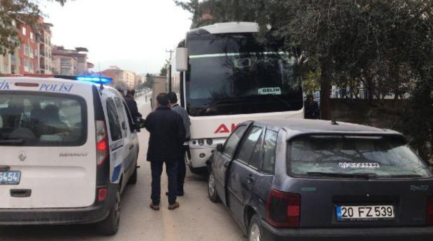 Servis sürücüsü direksiyon başında kalp krizi geçirdi
