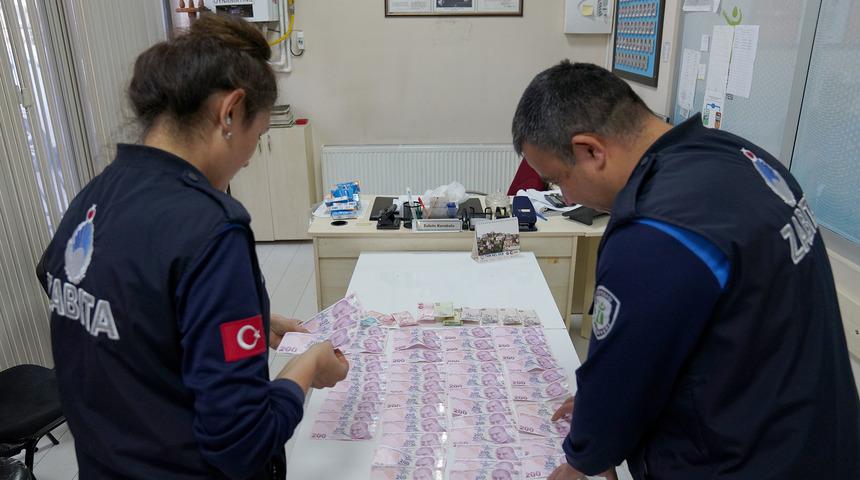 Dilencinin üzerinden çıkan para şaşkına çevirdi