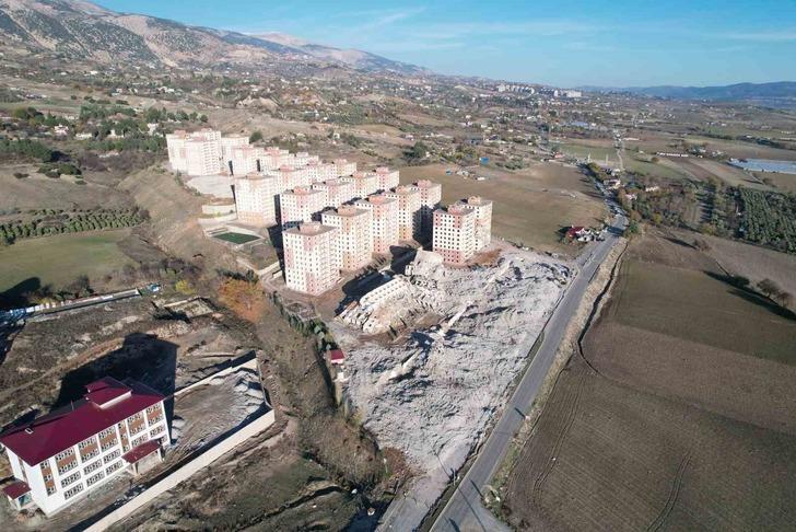 Dinamit ile patlatılan binalar saniyeler içinde yıkıldı G4