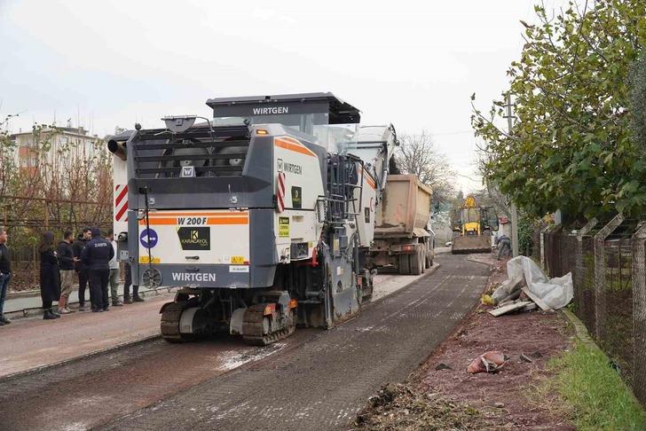 Altınova Belediyesi’nde ilçede asfaltlama çalışması G3
