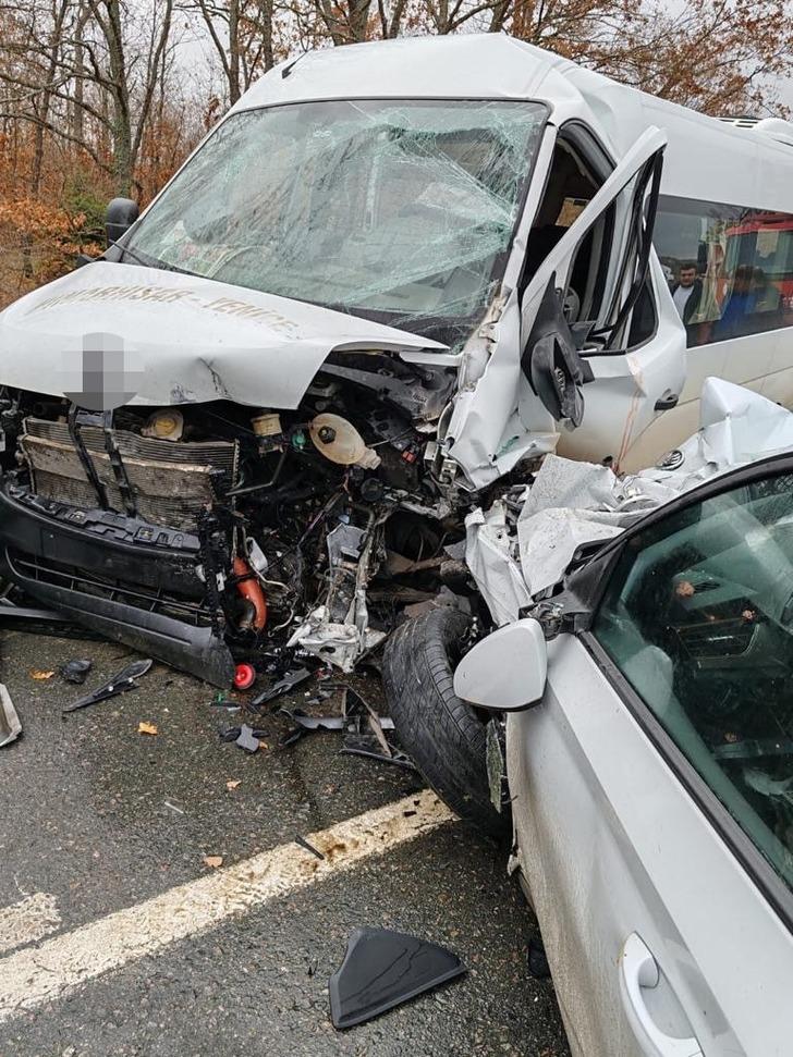 Kırklareli’de minibüs ile otomobilin çarpıştığı kazada 9 kişi yaralandı G4