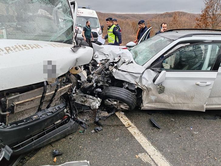 Kırklareli’de minibüs ile otomobilin çarpıştığı kazada 9 kişi yaralandı G2